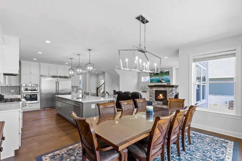 16860 Valley Rd, Eden Prairie, MN 55347-2833