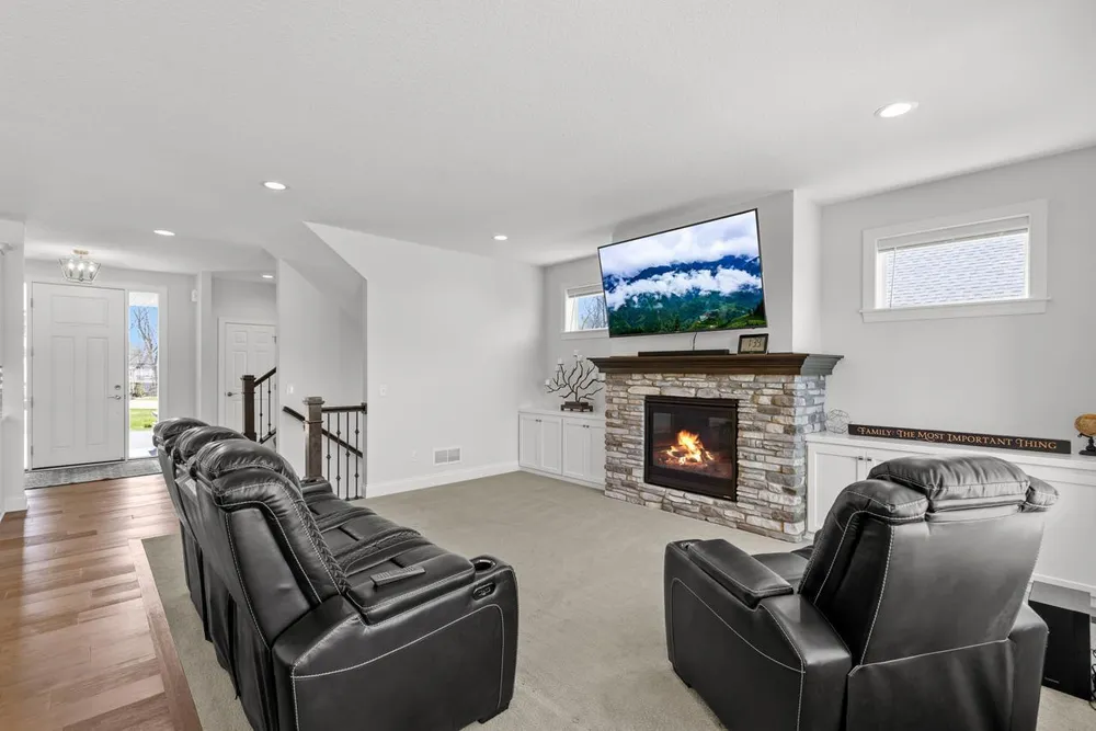 16860 Valley Rd, Eden Prairie, MN 55347-2833