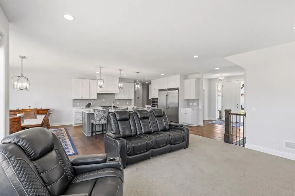 16860 Valley Rd, Eden Prairie, MN 55347-2833