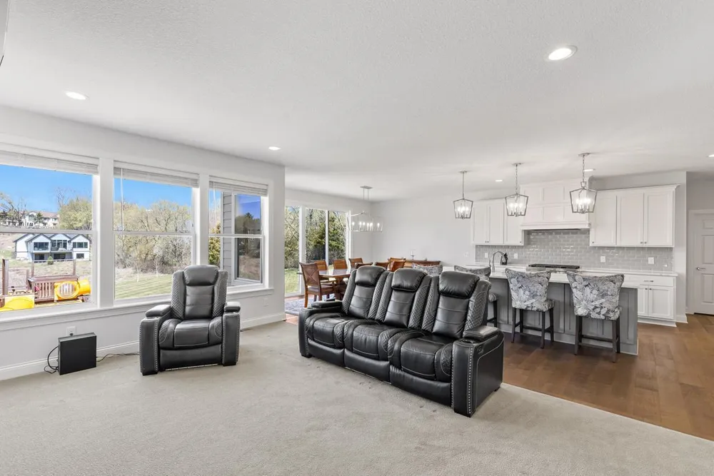 16860 Valley Rd, Eden Prairie, MN 55347-2833