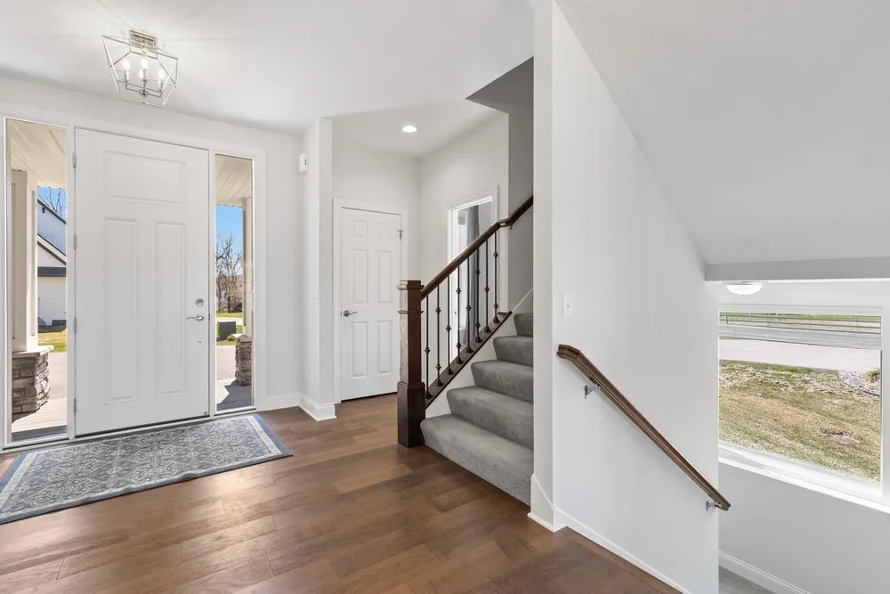 16860 Valley Rd, Eden Prairie, MN 55347-2833