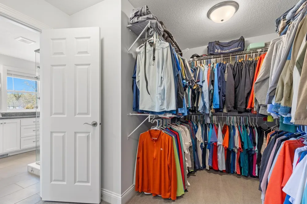 16860 Valley Rd, Eden Prairie, MN 55347-2833