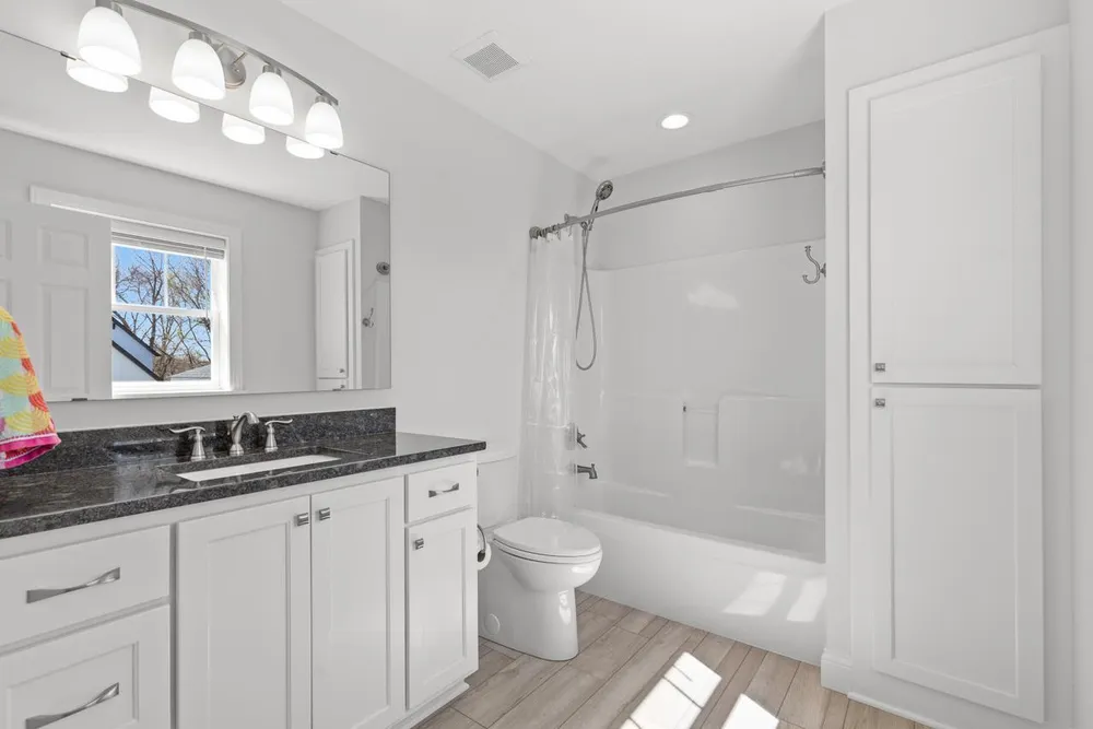 16860 Valley Rd, Eden Prairie, MN 55347-2833