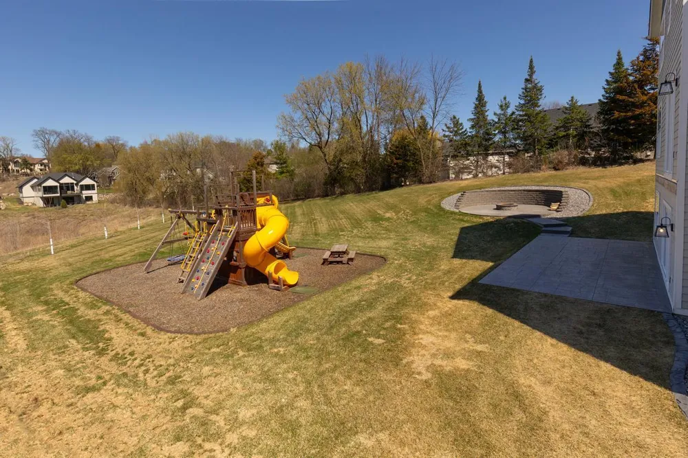 16860 Valley Rd, Eden Prairie, MN 55347-2833