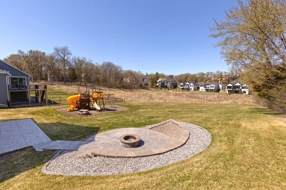 16860 Valley Rd, Eden Prairie, MN 55347-2833