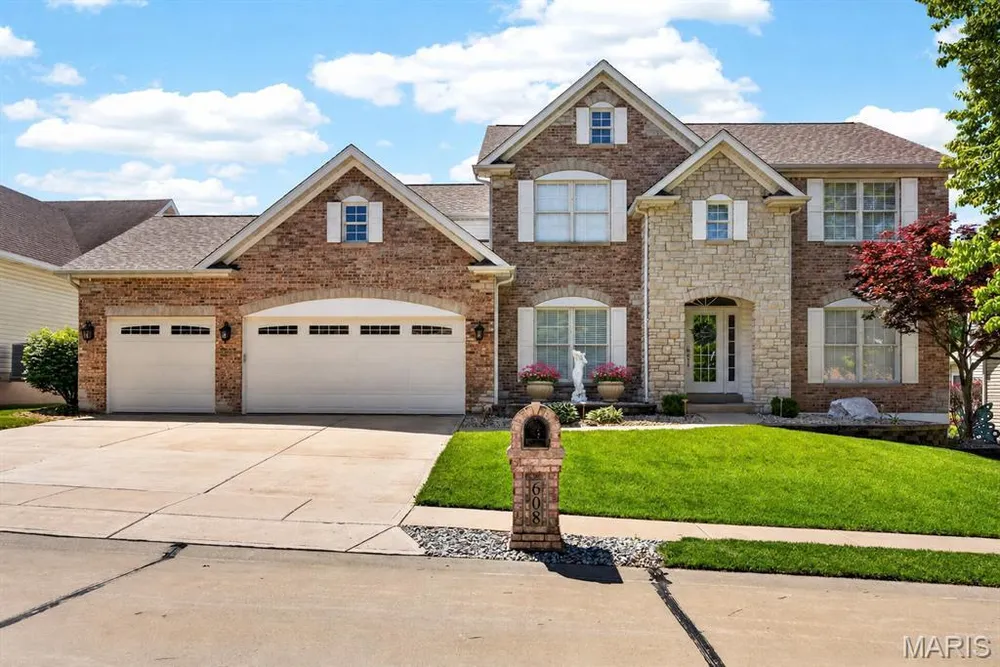 608 Sterling Terrace Dr, St Charles, MO 63301