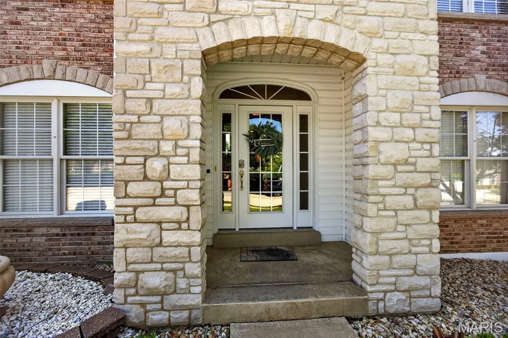608 Sterling Terrace Dr, St Charles, MO 63301