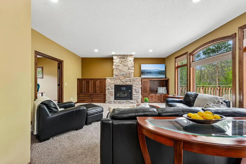 18658 Ponderosa Ct, Eden Prairie, MN 55347