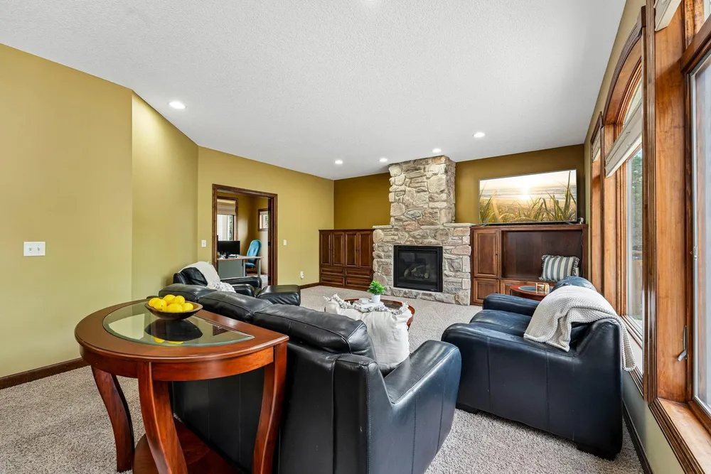 18658 Ponderosa Ct, Eden Prairie, MN 55347
