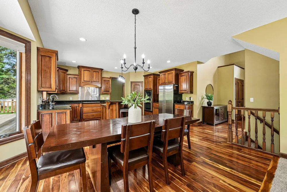18658 Ponderosa Ct, Eden Prairie, MN 55347