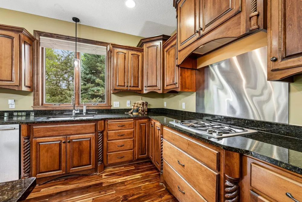 18658 Ponderosa Ct, Eden Prairie, MN 55347