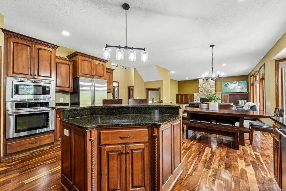 18658 Ponderosa Ct, Eden Prairie, MN 55347