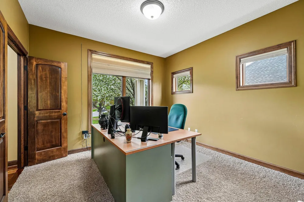18658 Ponderosa Ct, Eden Prairie, MN 55347