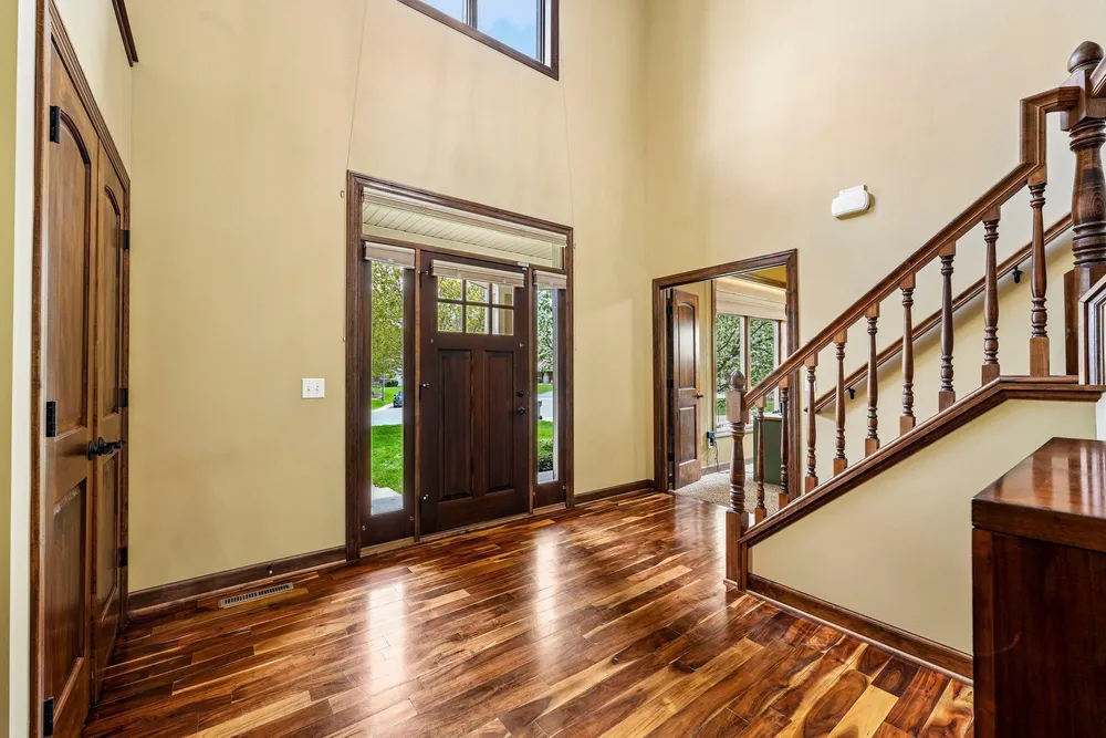 18658 Ponderosa Ct, Eden Prairie, MN 55347