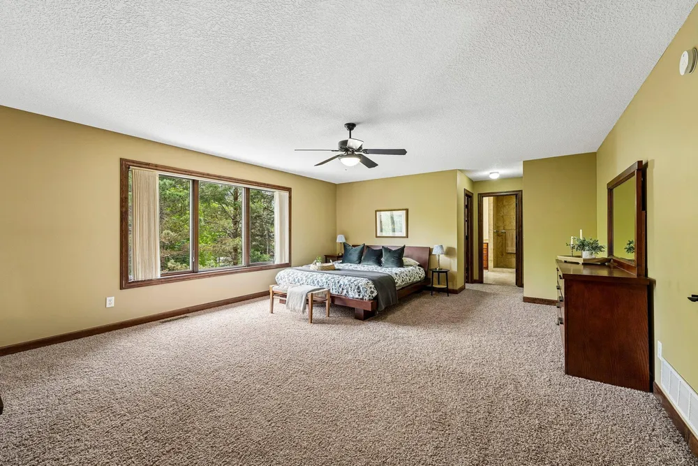 18658 Ponderosa Ct, Eden Prairie, MN 55347