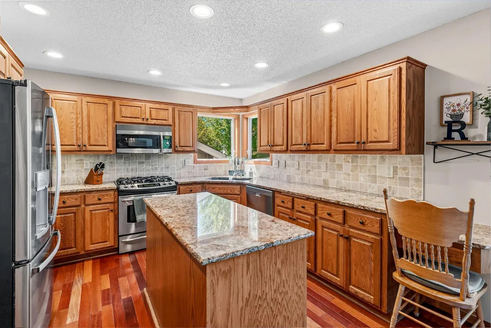 3406 Hartford Rd, Woodbury, MN 55125
