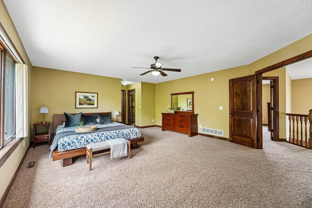 18658 Ponderosa Ct, Eden Prairie, MN 55347