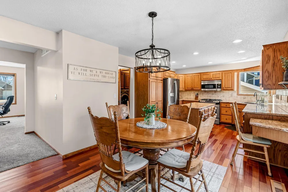 3406 Hartford Rd, Woodbury, MN 55125