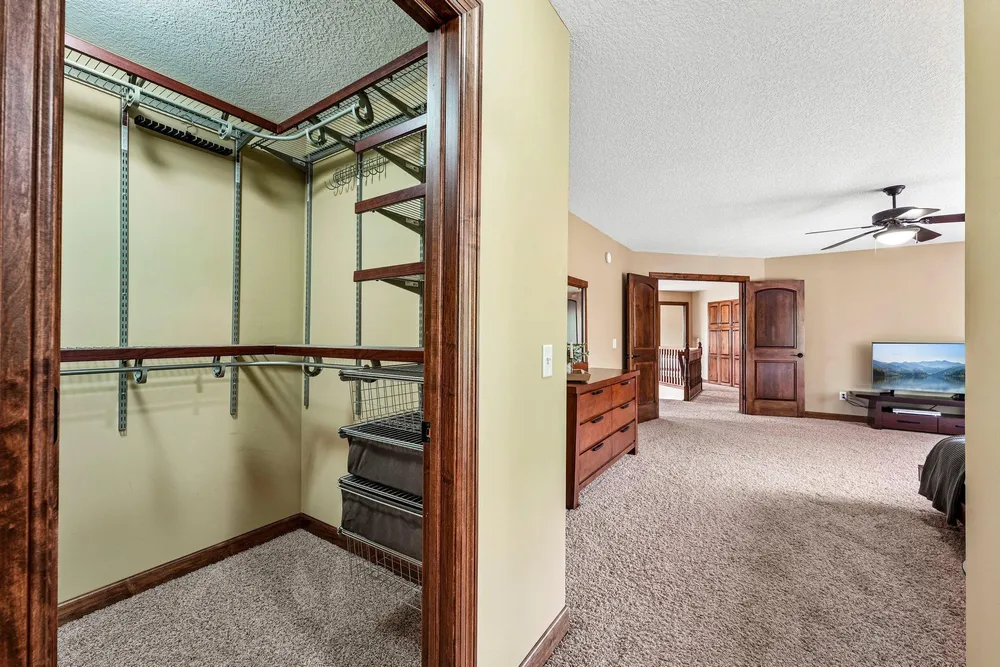 18658 Ponderosa Ct, Eden Prairie, MN 55347