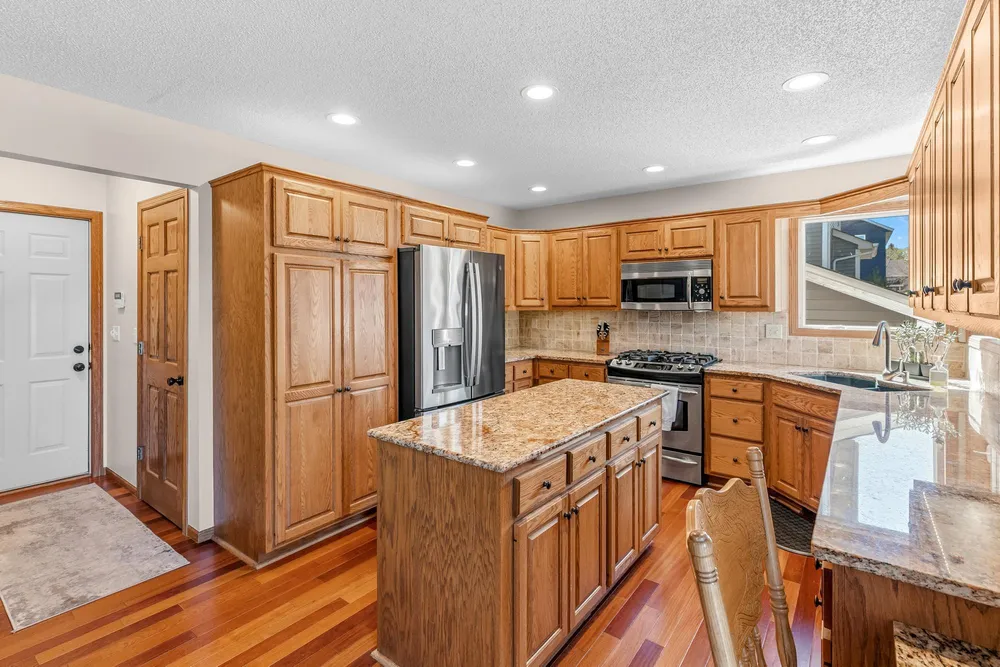 3406 Hartford Rd, Woodbury, MN 55125