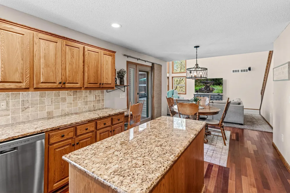 3406 Hartford Rd, Woodbury, MN 55125