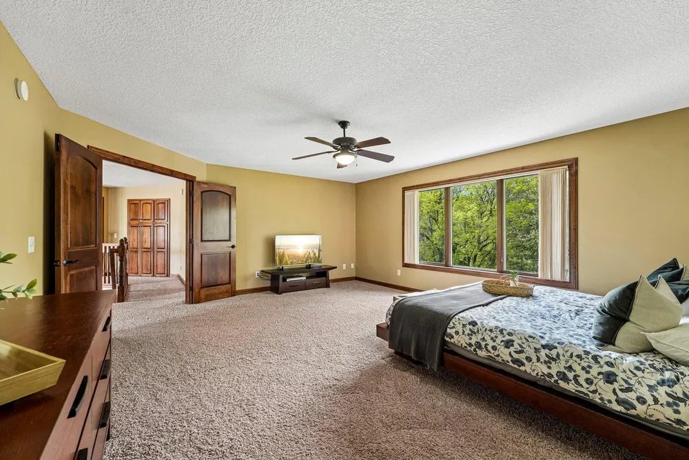 18658 Ponderosa Ct, Eden Prairie, MN 55347