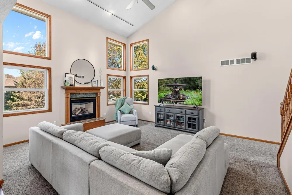 3406 Hartford Rd, Woodbury, MN 55125