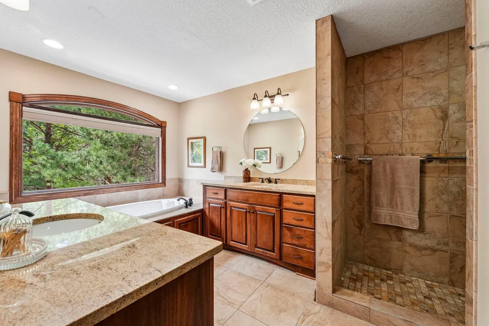 18658 Ponderosa Ct, Eden Prairie, MN 55347