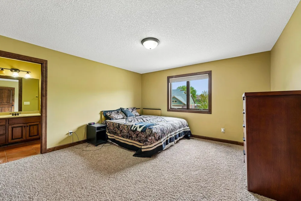 18658 Ponderosa Ct, Eden Prairie, MN 55347