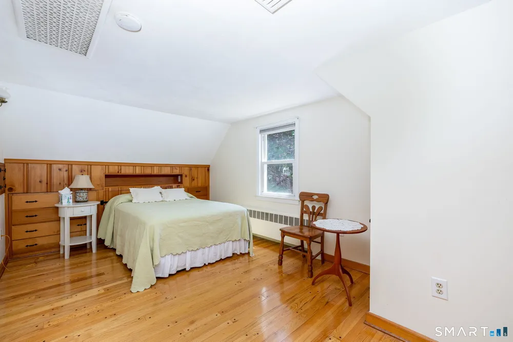 49 Wakeley Rd, Newington, CT 06111