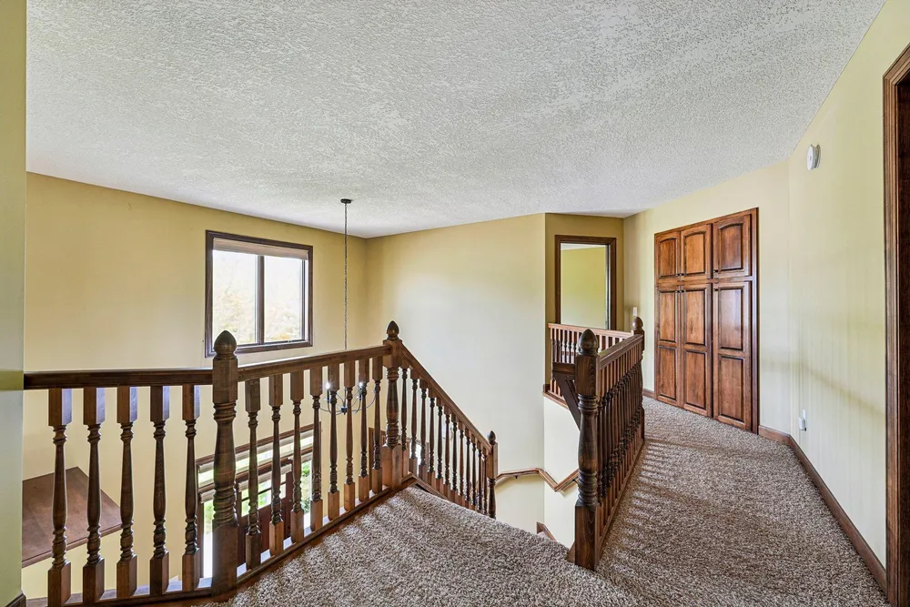 18658 Ponderosa Ct, Eden Prairie, MN 55347