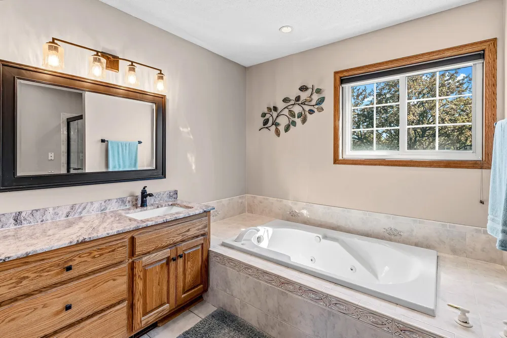 3406 Hartford Rd, Woodbury, MN 55125