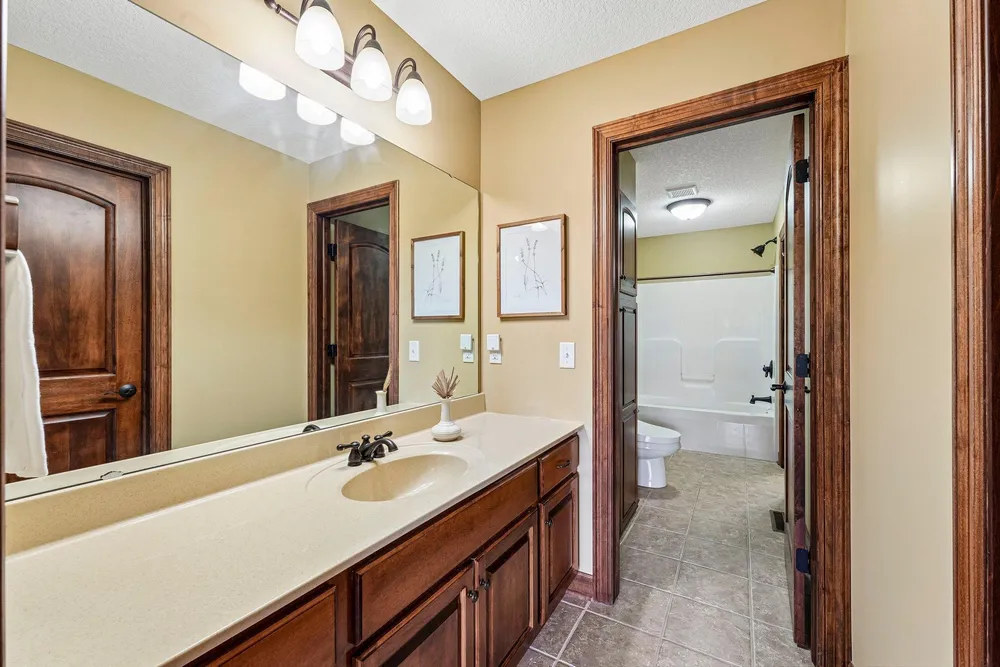 18658 Ponderosa Ct, Eden Prairie, MN 55347