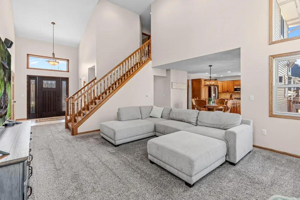 3406 Hartford Rd, Woodbury, MN 55125