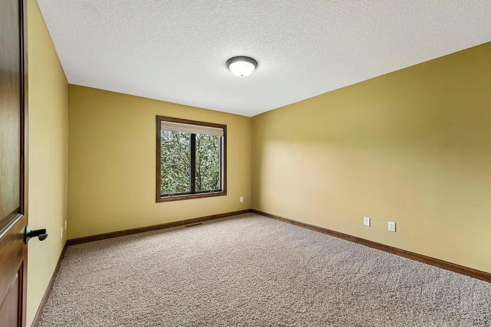 18658 Ponderosa Ct, Eden Prairie, MN 55347