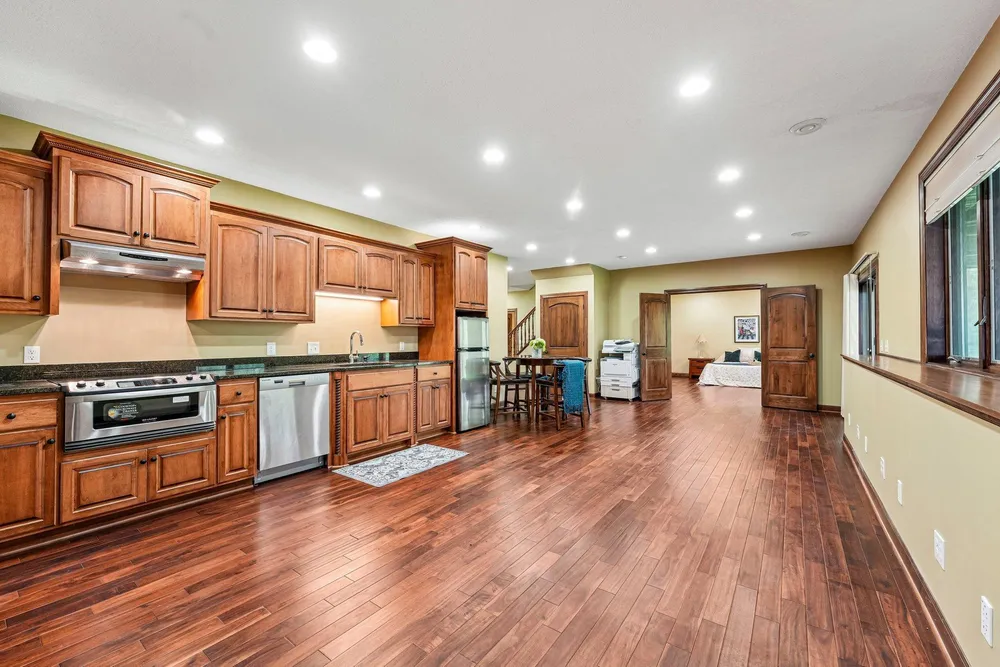 18658 Ponderosa Ct, Eden Prairie, MN 55347