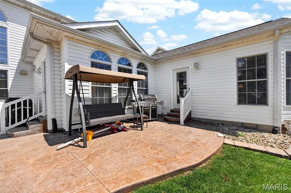608 Sterling Terrace Dr, St Charles, MO 63301