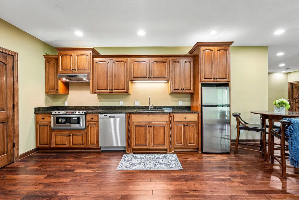 18658 Ponderosa Ct, Eden Prairie, MN 55347