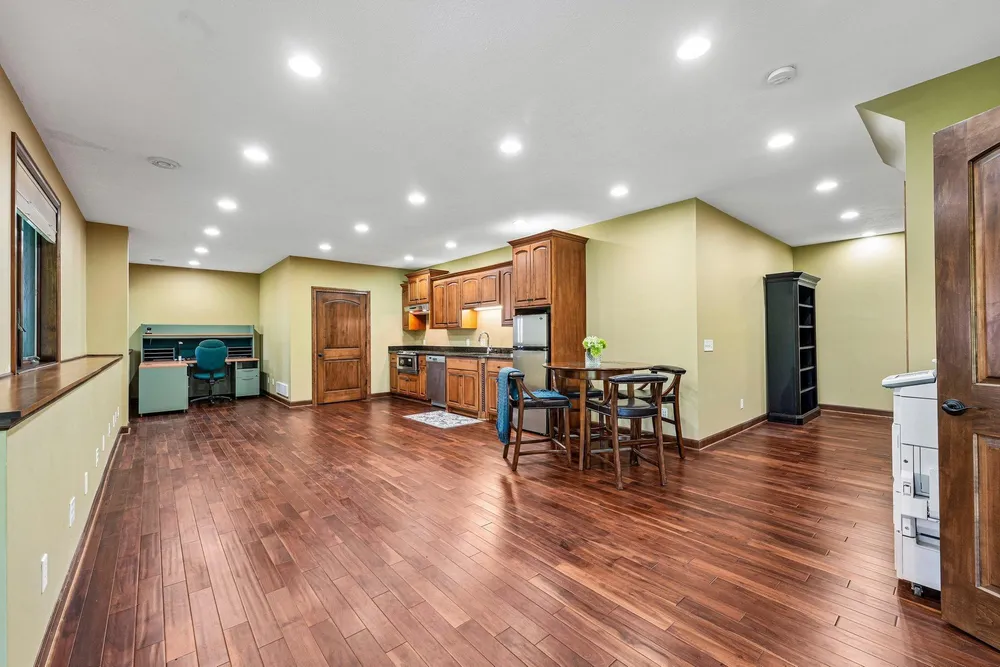 18658 Ponderosa Ct, Eden Prairie, MN 55347