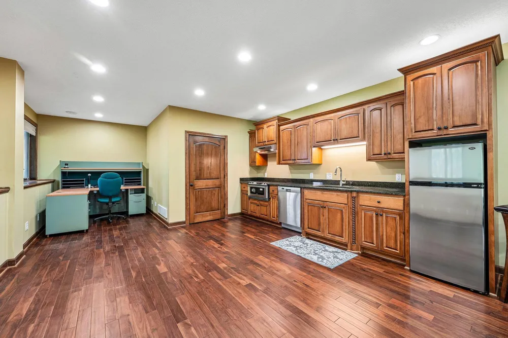 18658 Ponderosa Ct, Eden Prairie, MN 55347