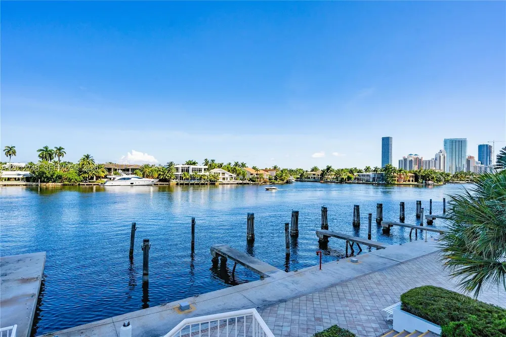 20281 E Country Club Dr, Aventura, FL 33180