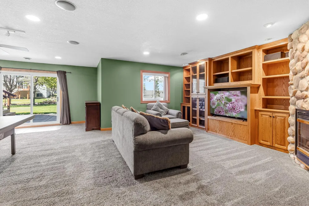 3406 Hartford Rd, Woodbury, MN 55125