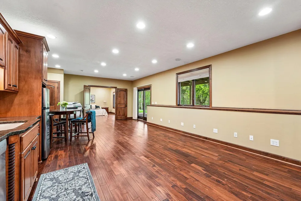 18658 Ponderosa Ct, Eden Prairie, MN 55347