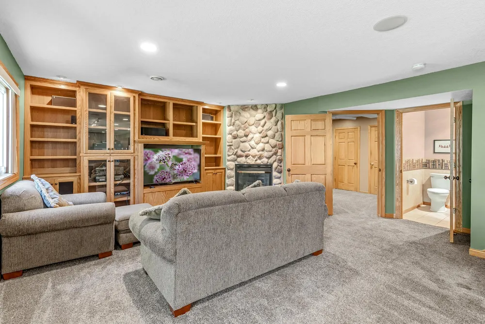 3406 Hartford Rd, Woodbury, MN 55125