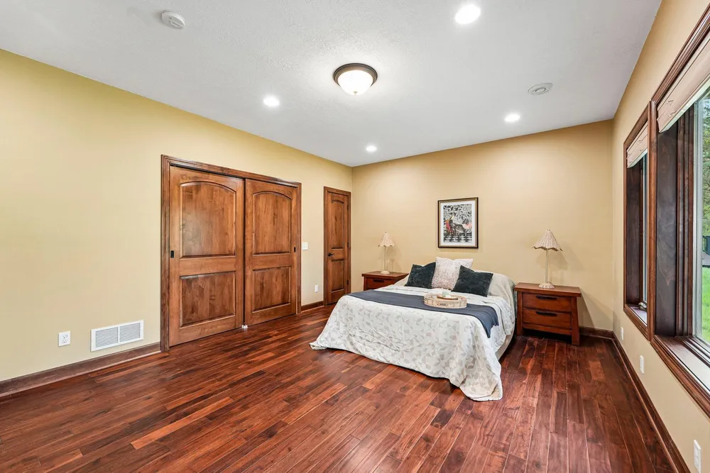 18658 Ponderosa Ct, Eden Prairie, MN 55347