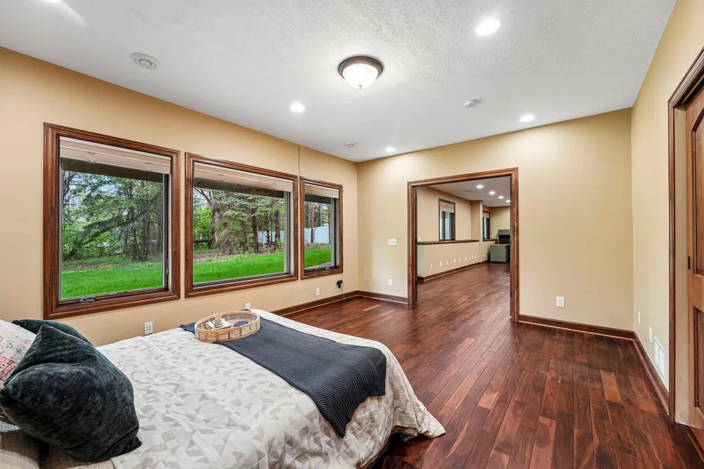 18658 Ponderosa Ct, Eden Prairie, MN 55347