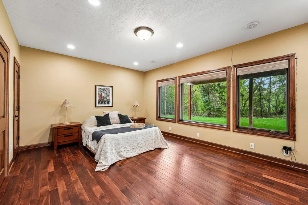 18658 Ponderosa Ct, Eden Prairie, MN 55347