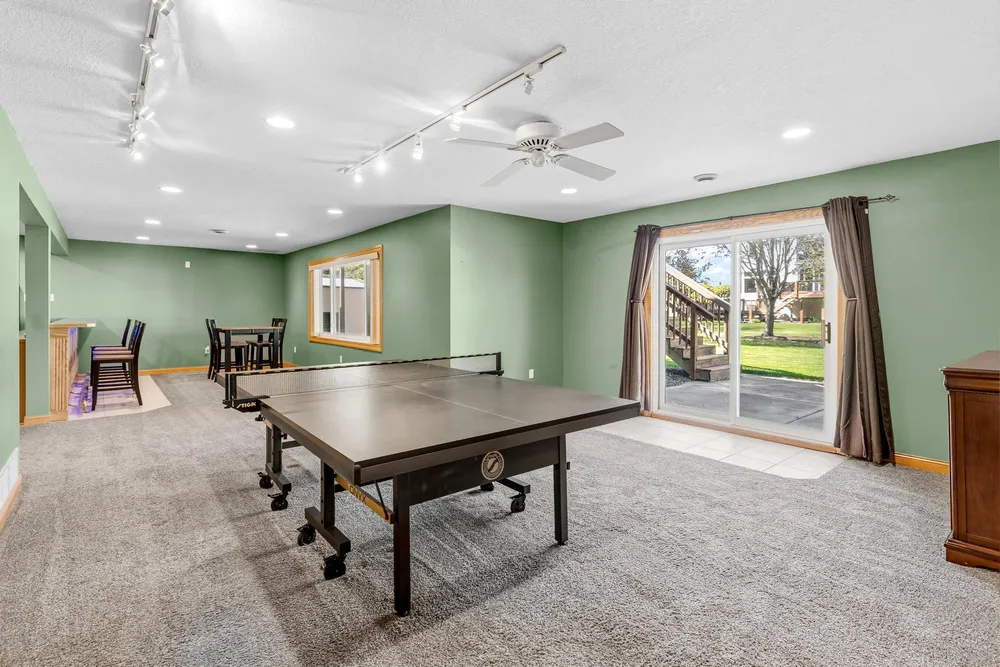 3406 Hartford Rd, Woodbury, MN 55125
