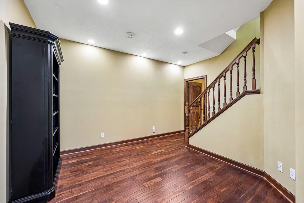 18658 Ponderosa Ct, Eden Prairie, MN 55347