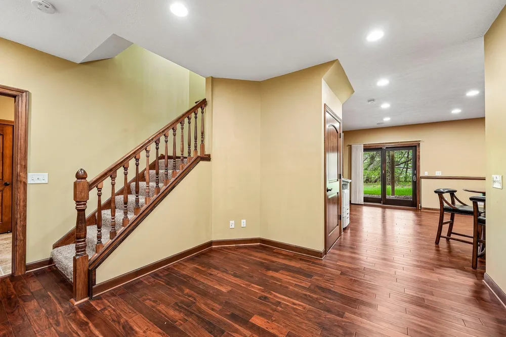 18658 Ponderosa Ct, Eden Prairie, MN 55347